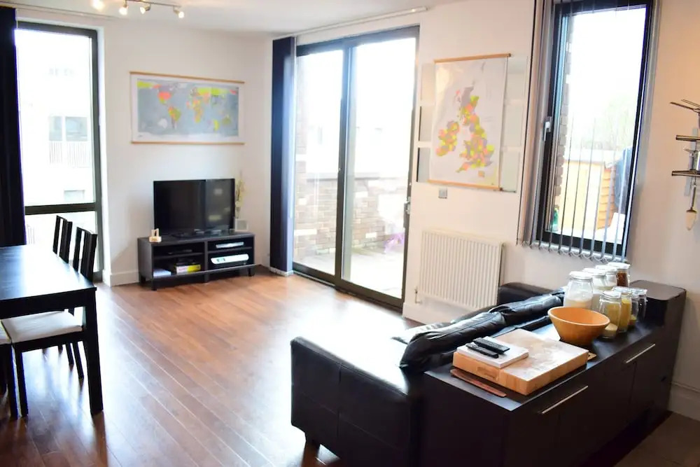 2 Bedroom East London Apartment