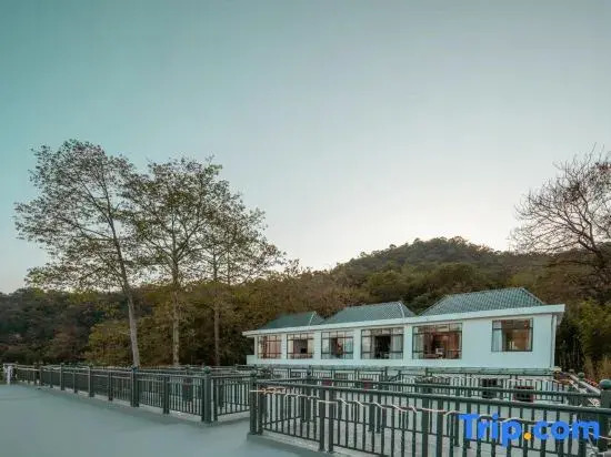 Guangzhou Huguang B&B
