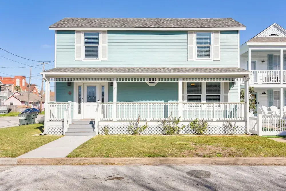 Jimmy Buffet Home w/ Hot Tub & Yard in Galveston!