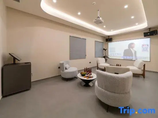 Jingyin · Lume Mountain View & Mist Private Hot Spring Boutique Inn, Anji Yunshang Grassland