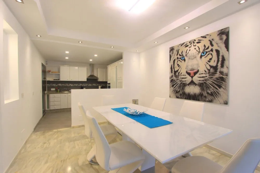 1155 Beachfront 3 Apartments 70 Mtr Golden Beach 7Bedroom 3Pool