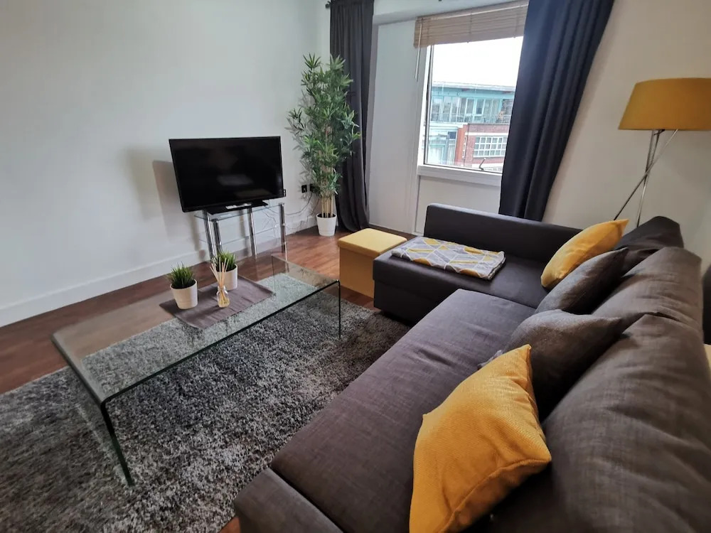 Voyager Apartments * Sleeps 6 * Parking
