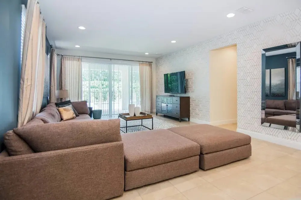 Gorgeous Single Home With Private Pool at Encore