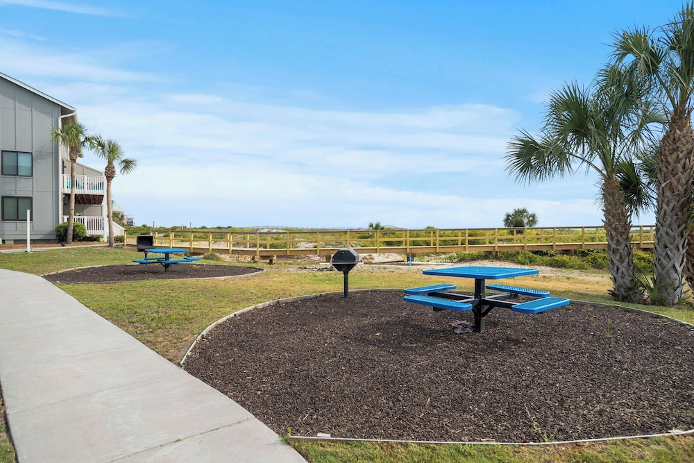 Oceanfront St Helena Island Condo w/ Beach Access!