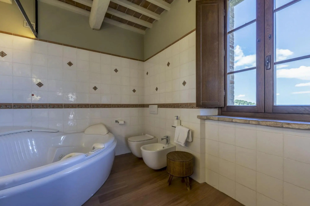 Villa Trasimena is a property with great character, located in a truly enviable position overlooking-Villa Trasimena