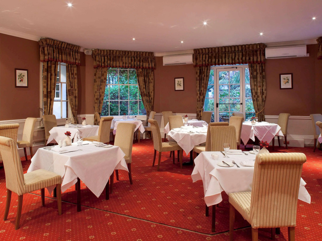 Mercure Salisbury White Hart Hotel & Apartments