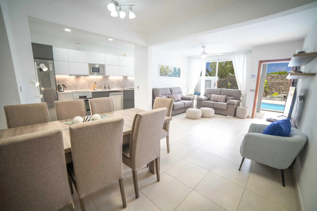 Ananda (L1) in Tias with 4 bedrooms and 4 bathrooms