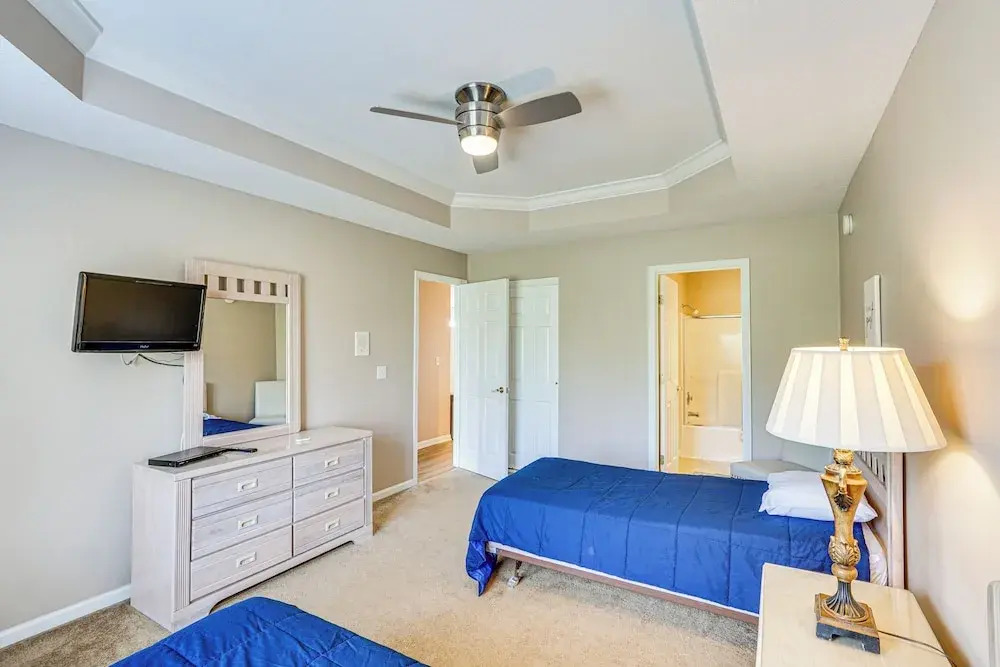 Lake Ozark Condo Rental w/ View & Pool Access!