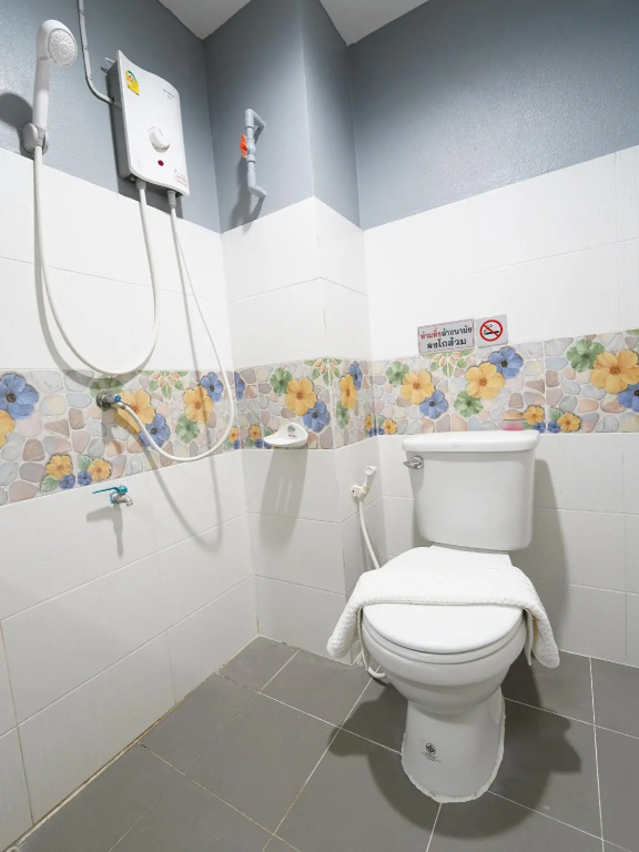 RoomQuest Rojana Industrial Estate Prachinburi