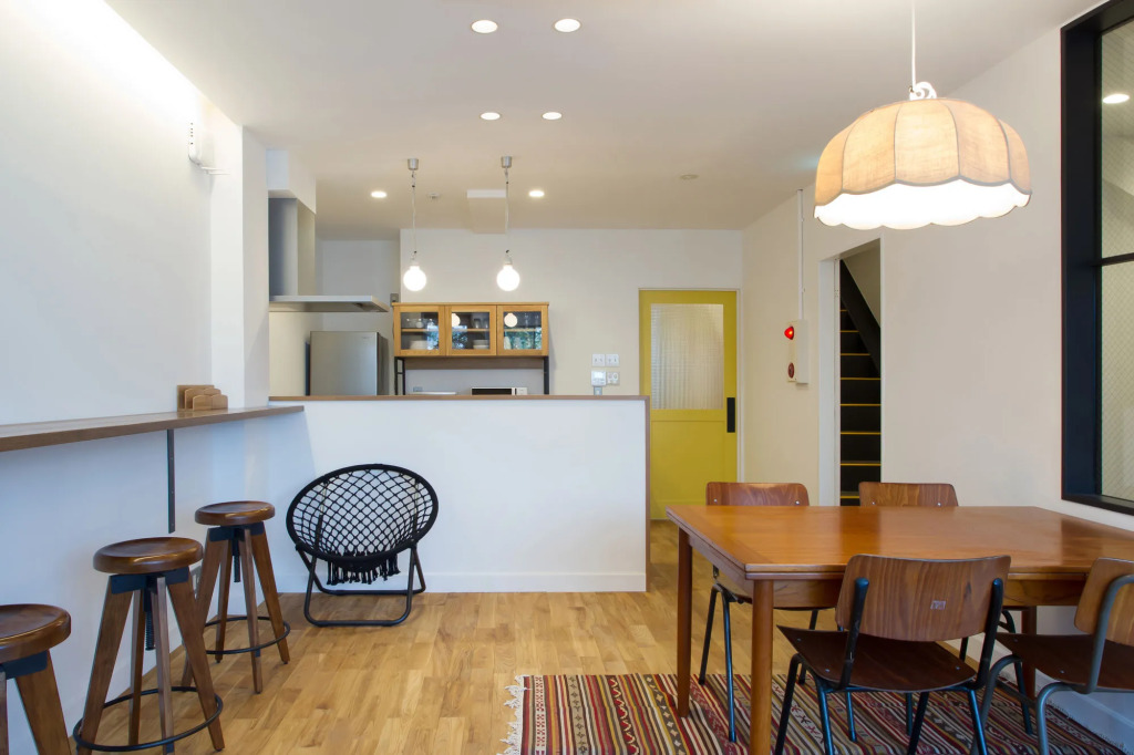 THE NEXT DOOR Dormitory & Private Hostel
