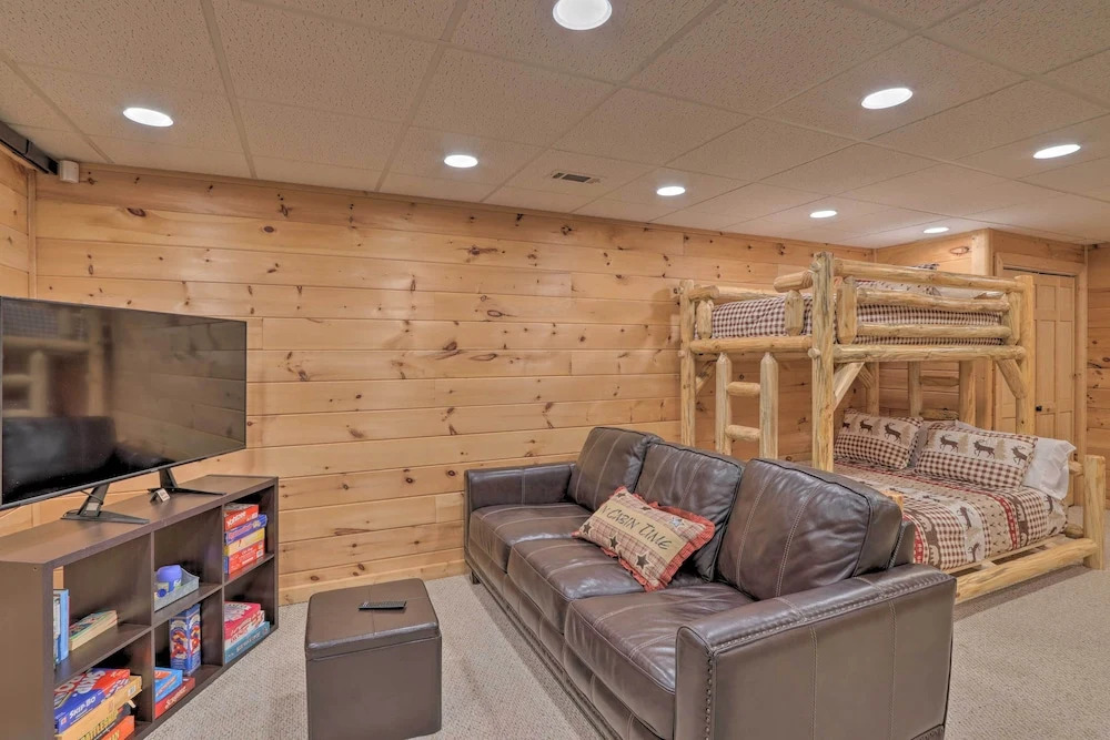 Serene Blue Ridge Cabin ~ 3 Mi to Downtown!