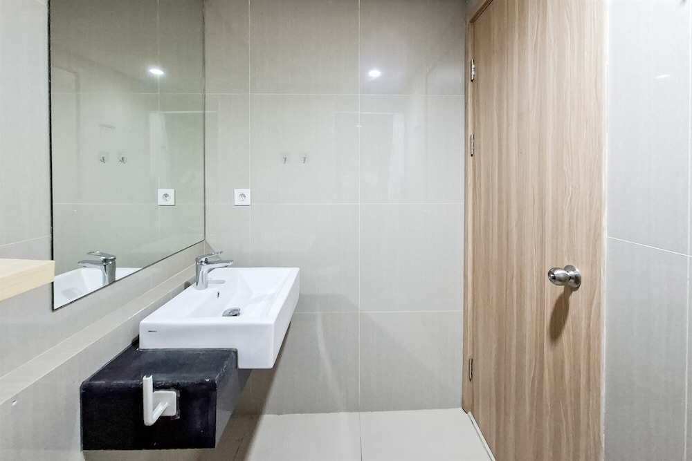 Cozy And Relaxing Studio At Apartment Bintaro Embarcadero