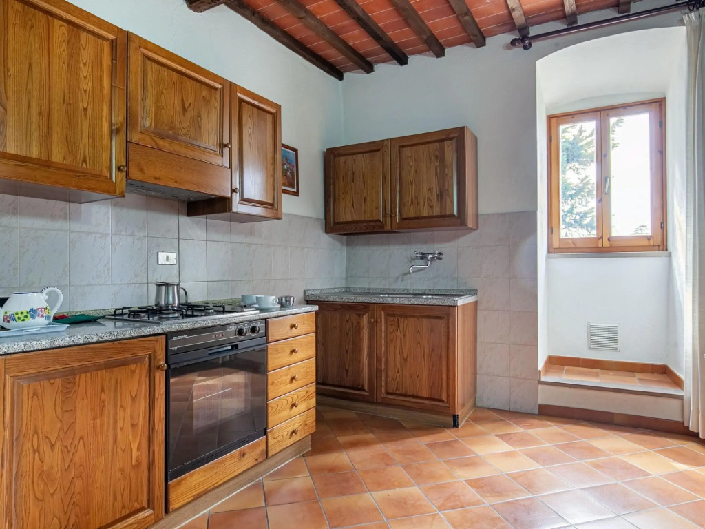 Spacious Tuscany Retreat