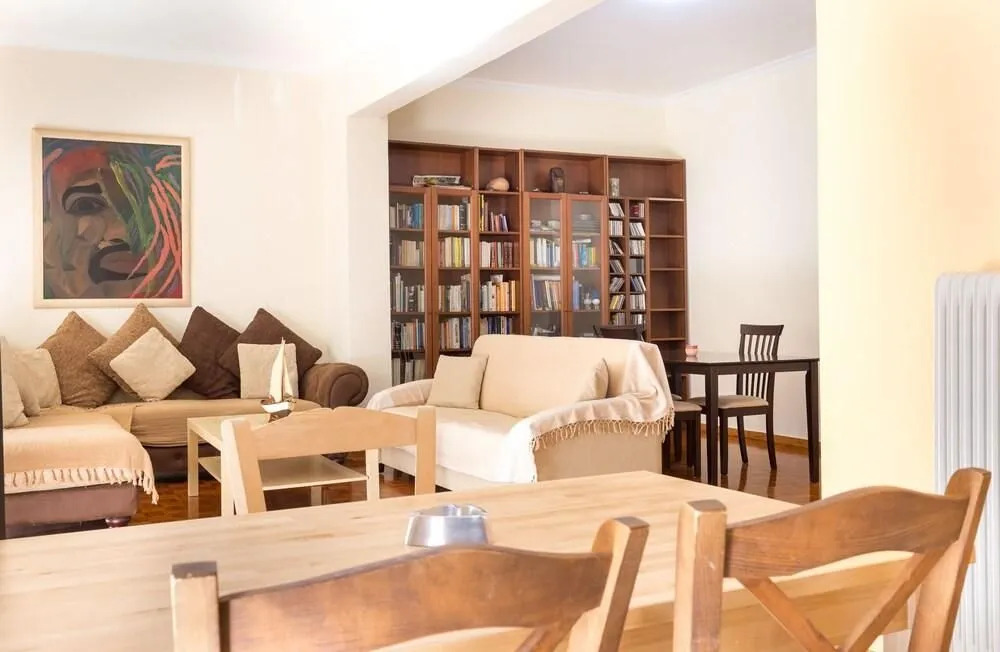 Classy apartment with 2 bedrooms in Petralona