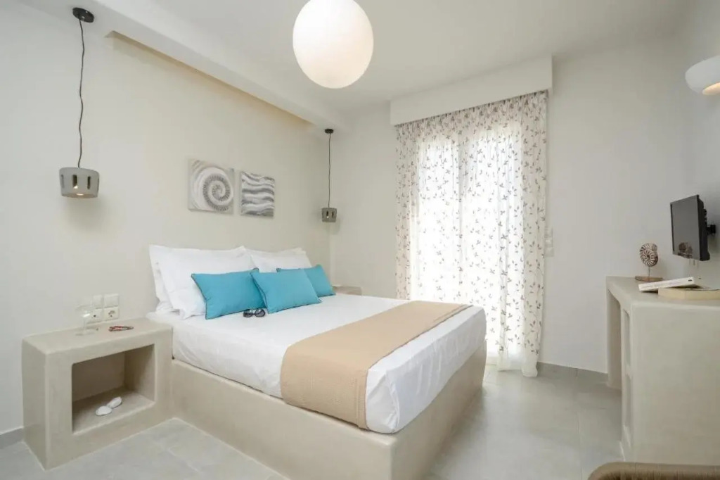 Plaka Collection