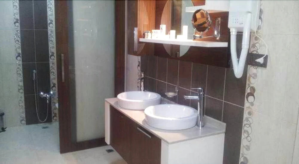 Deluxe Hotel
