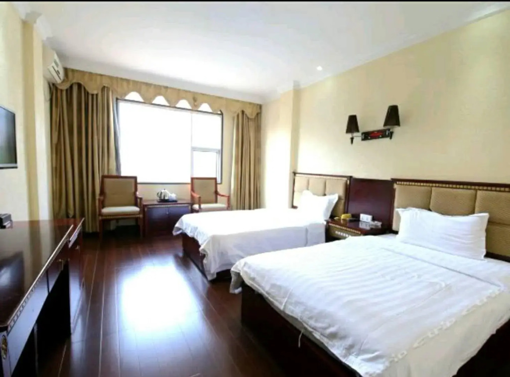 Phoenix Hotel (Xianyou Station Branch)
