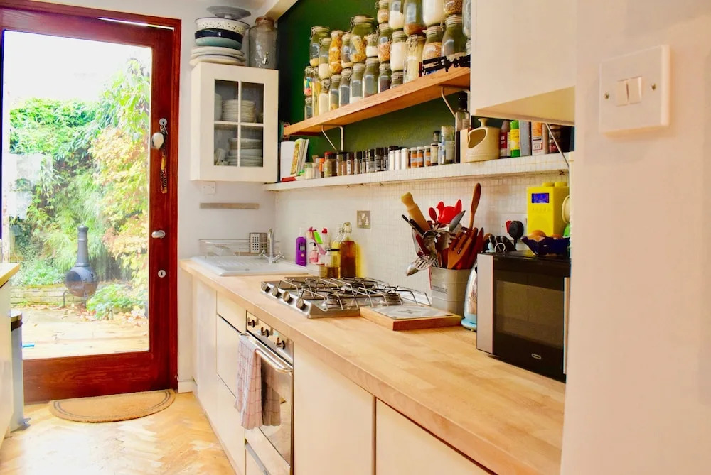 Homely 1 Bedroom Flat in Battersea With Garden