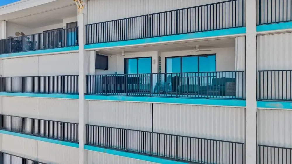 Mariner 1 3M Oceanfront 2BR Condo, Balcony Views & Modern Comfort