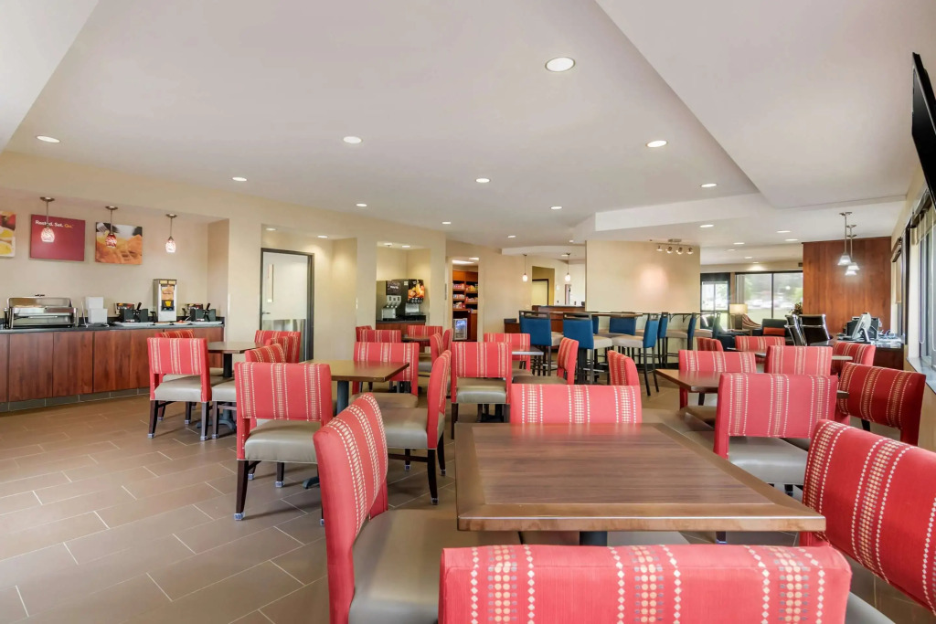 Comfort Suites Speedway - Kansas City