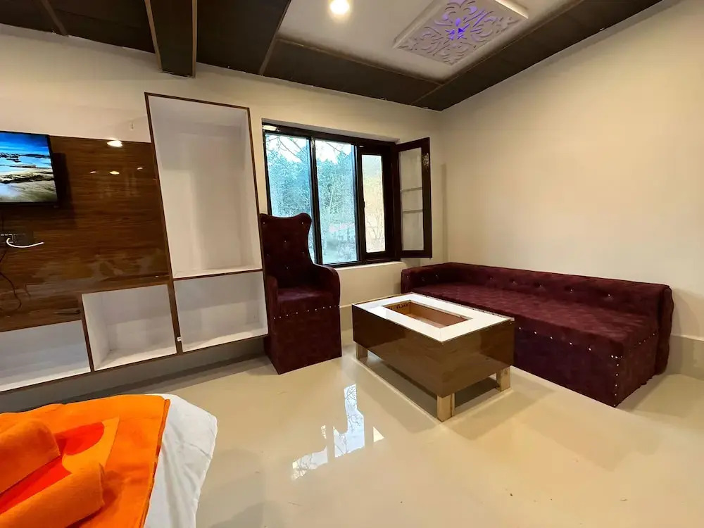 OYO 71096 Shabnam Resorts