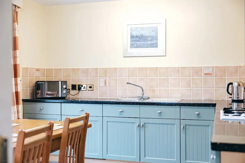 Countryside Cottage in Dorrington, No Deposit