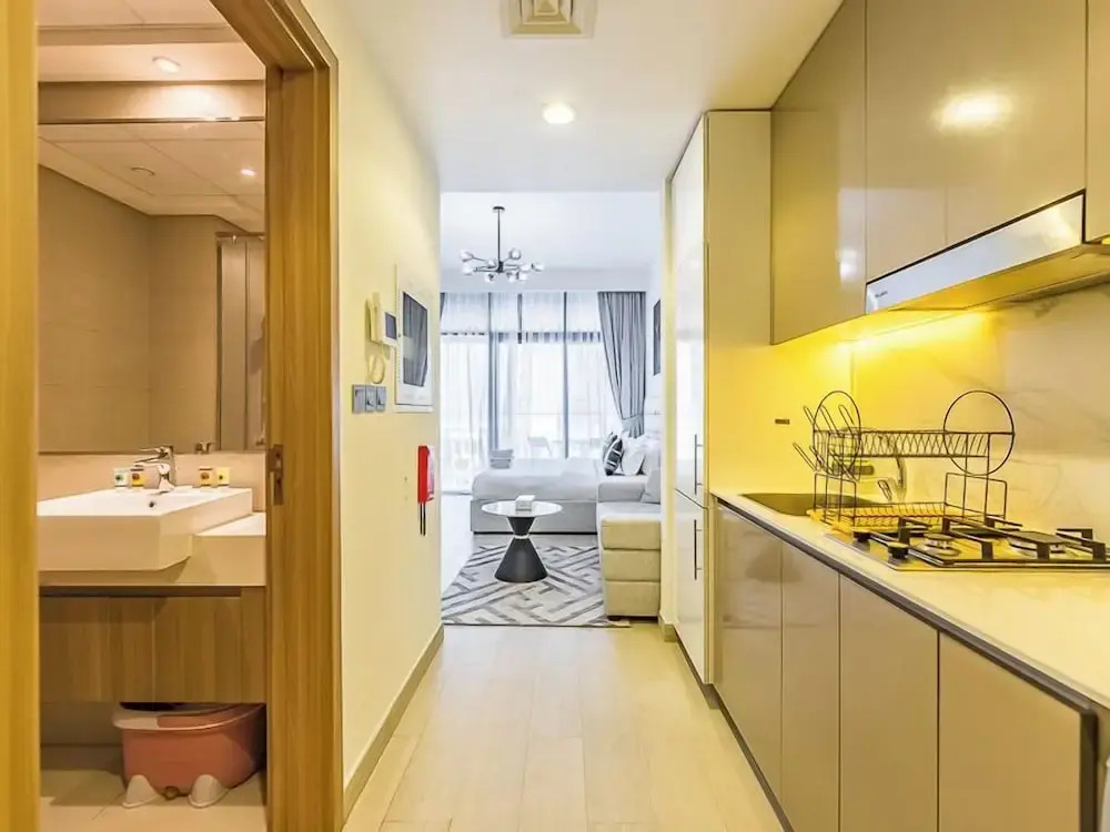 Relaxing Studio Retreat in Vibrant Meydan City,