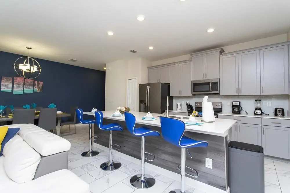Luxurious 4 Bedroom w Screened Pool Close to Disney 1568