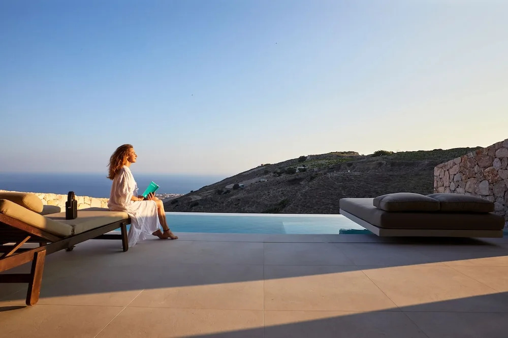 Santorini Sky, The Retreat