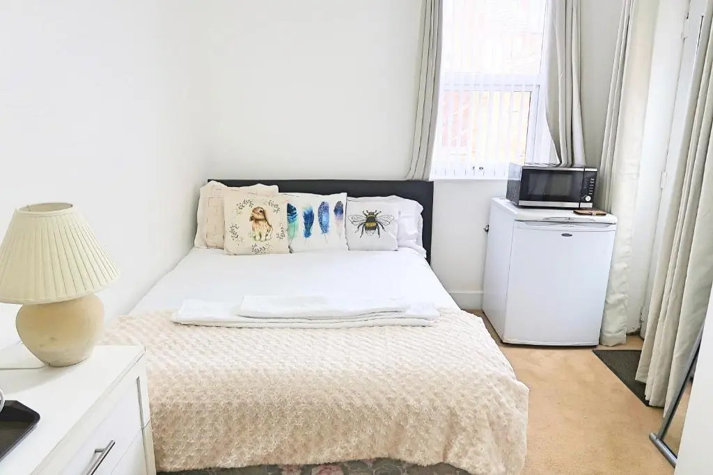 Whitburn House Free Internet TV Near Town Centre