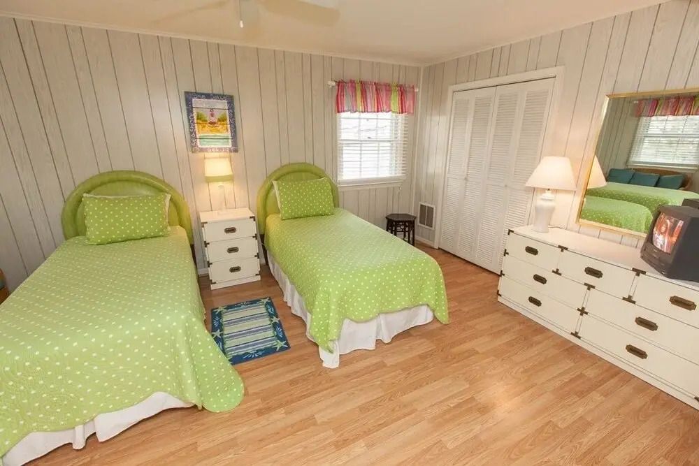 117 55.5 Street Home 2 Bedrooms 2 Bathrooms Home