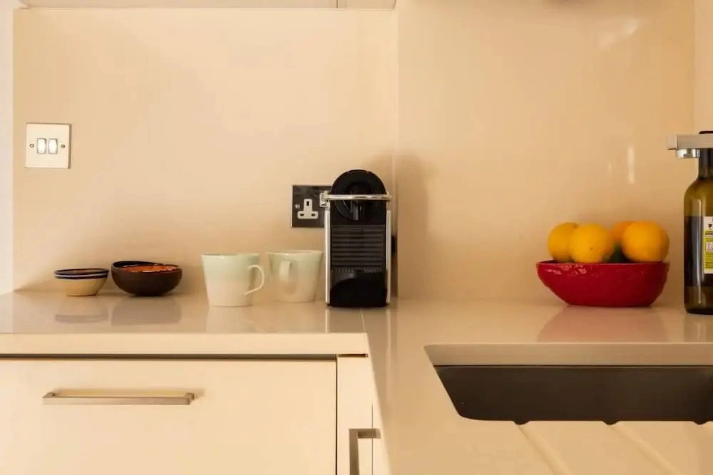 Earl s Court 1BR Private Terrace Walk to Tube