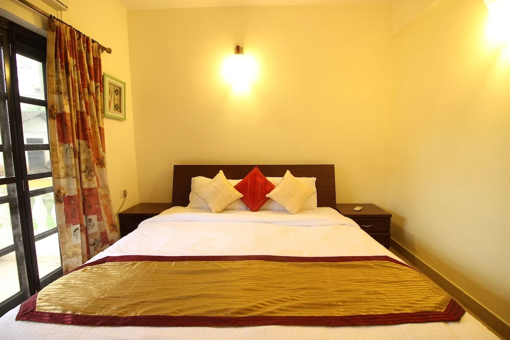 OYO 9868 Home Poolside 1 BHK Candolim