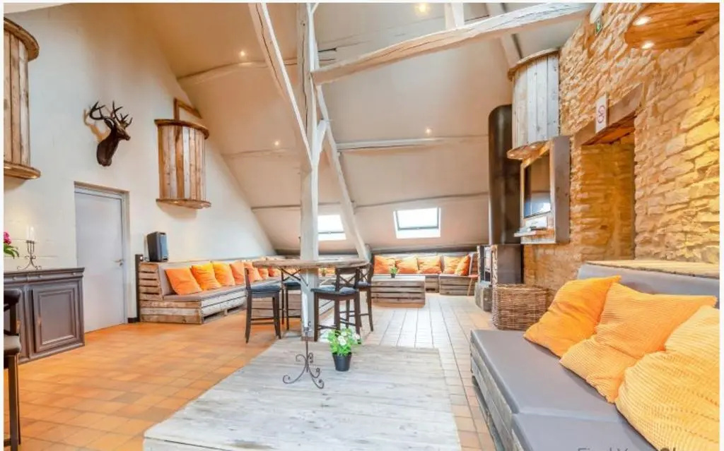 Spacious villa in Florenville with private pool