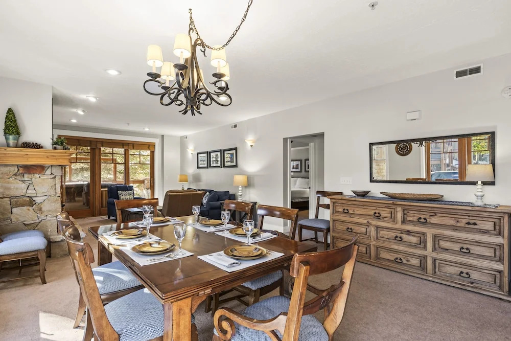 Town Pointe C101 3 Bedroom Condo by RedAwning