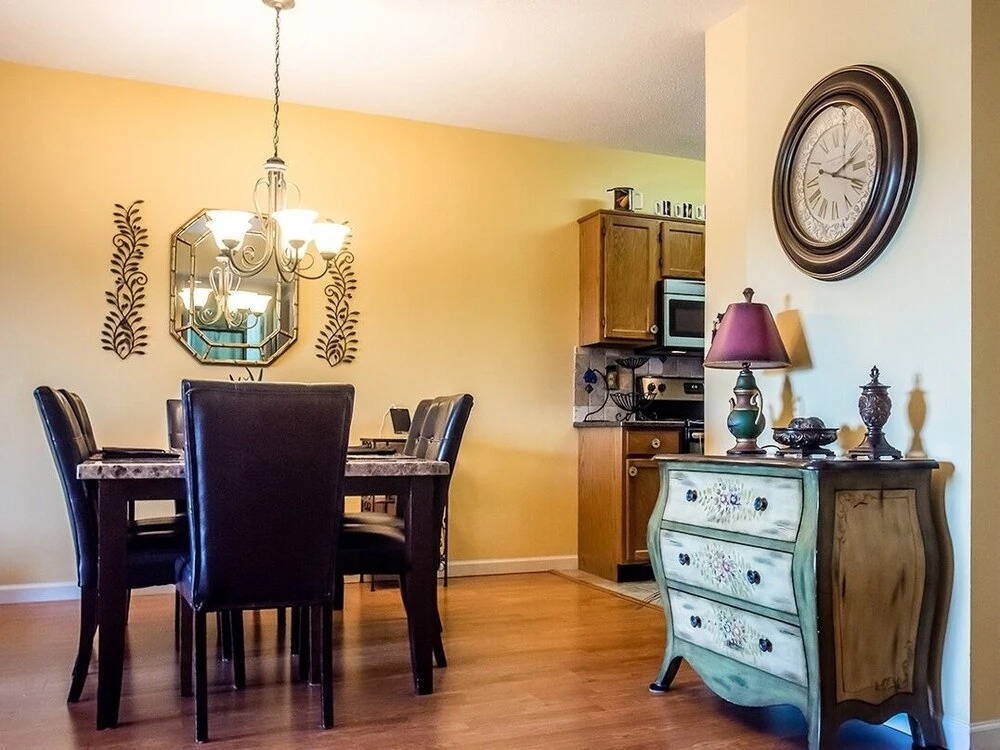 New Listing! Updated W/ Pools & Hot Tub 2 Bedroom Condo