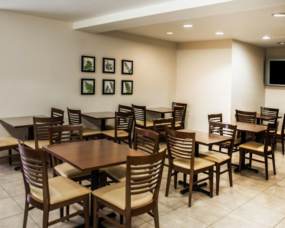 Clarion Hotel & Suites BWI Airport North