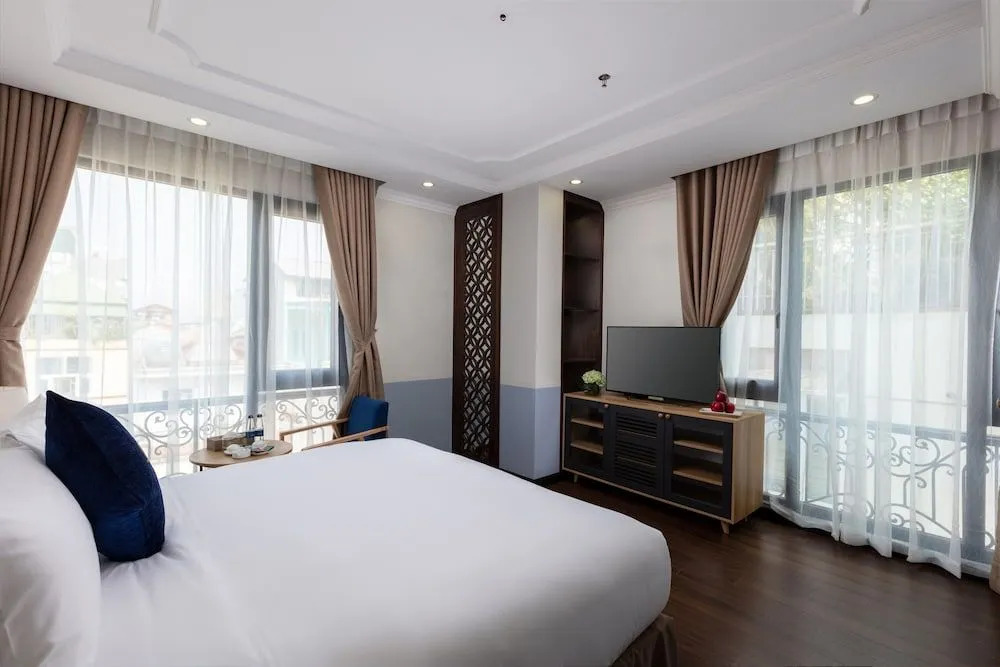 CBon Hotel Do Quang