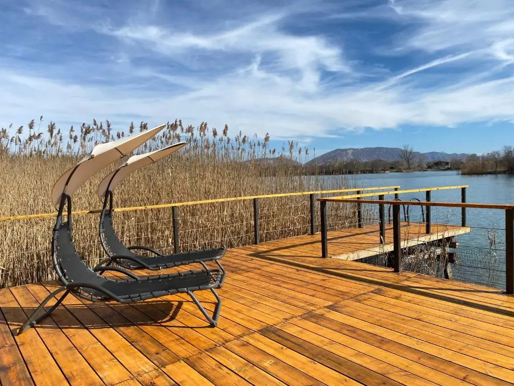 Lake River House Ada Bojana