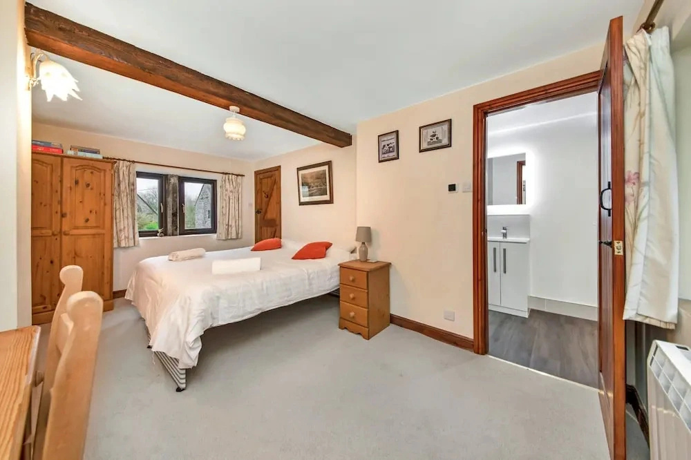 Cottage in Alstonefield Near Peak District Trails