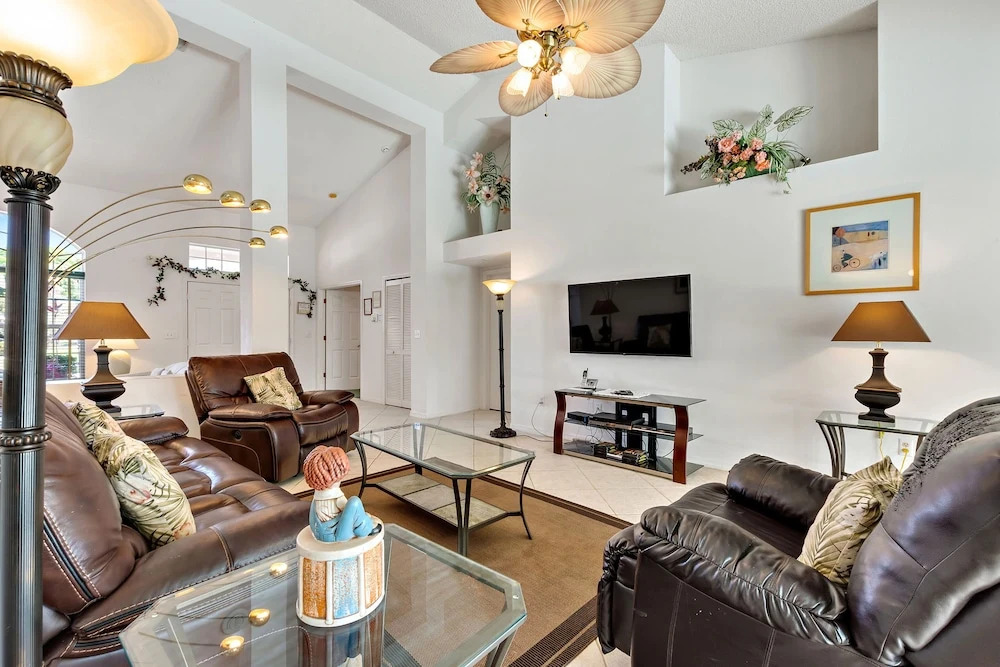 Pvt Water Views : Tranquil, Tropical 5 Beds w/ Spa