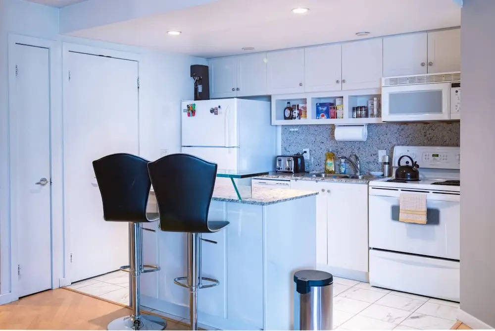 Chic 1 Bed in Heart of Downtown Toronto