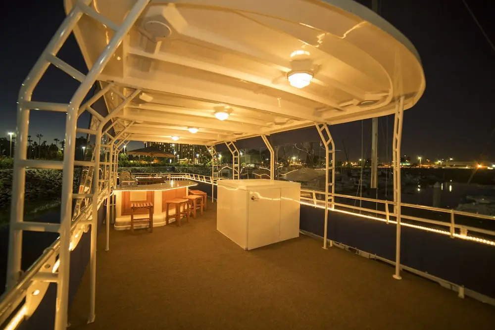 houseboat