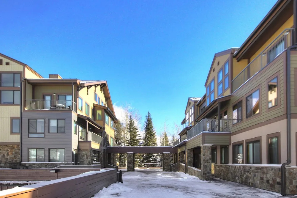 2752 Slopeside