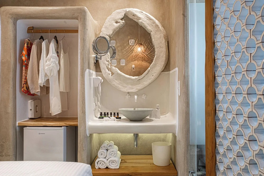 KYMA & HELIOS Deluxe Suites with Hot Tub at AmazeU Suites Naxos