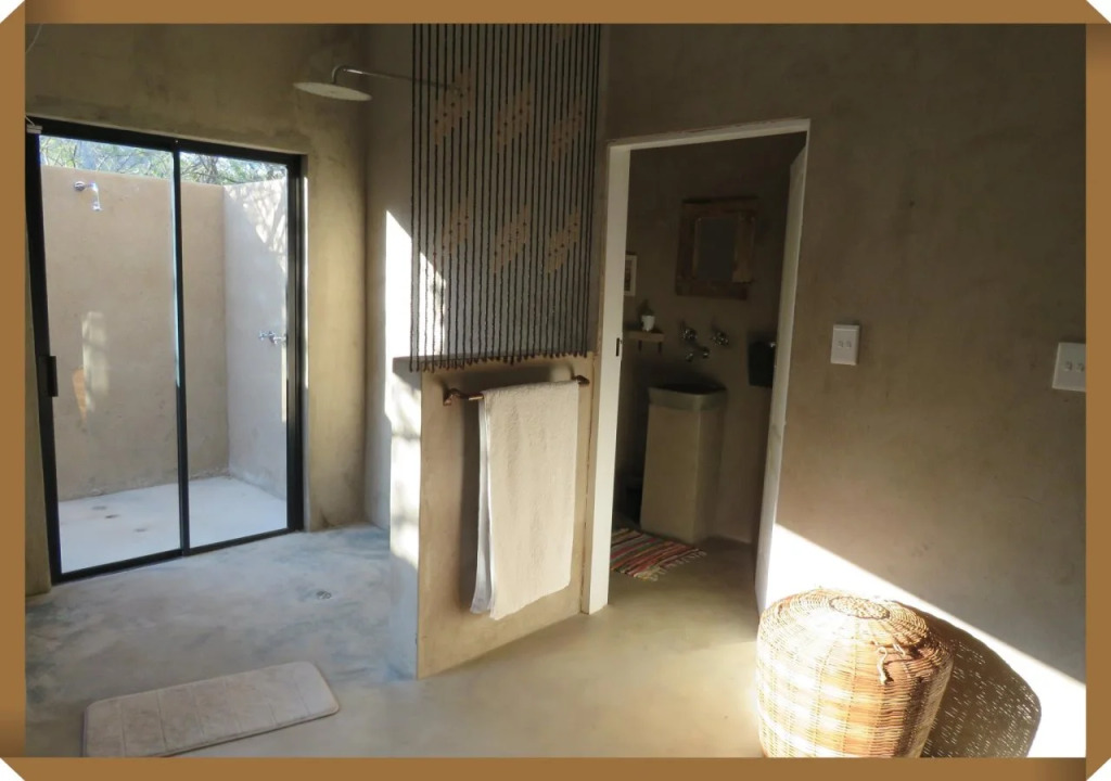 Foxy Crocodile Bush Lodge & Kruger Safaris