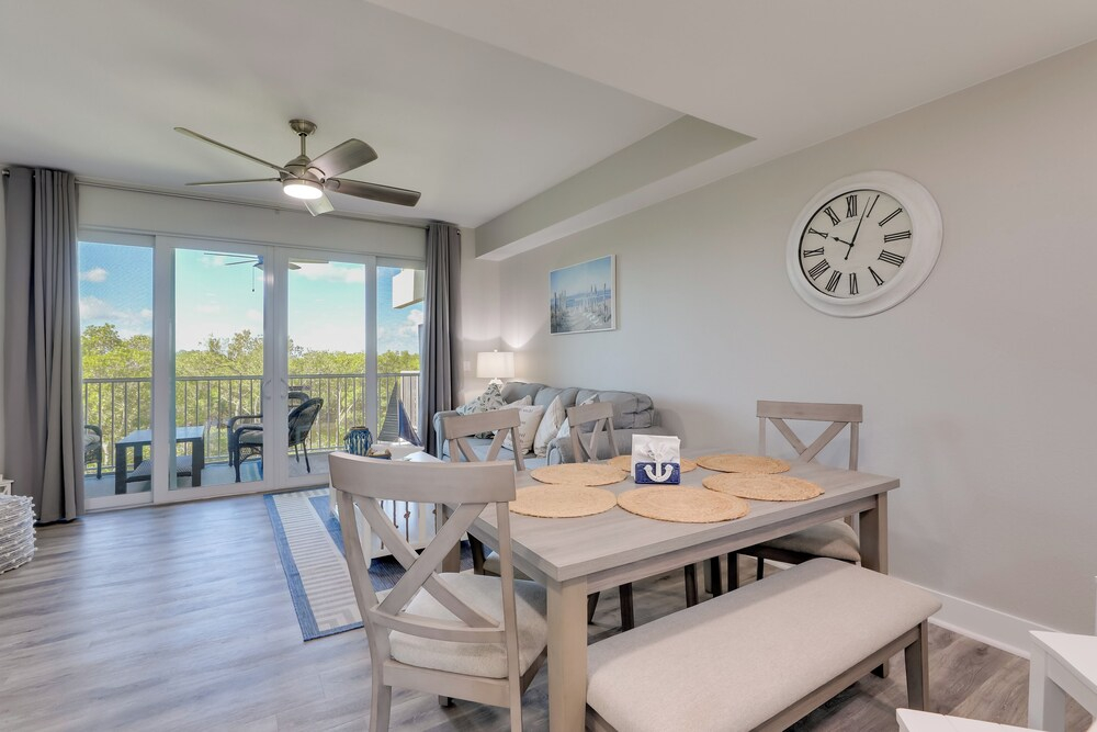 1 Mi to Beach: Coastal-zen Ruskin Retreat!