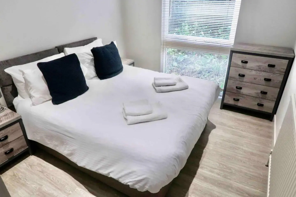 3 Bed Private Bungalow Close to Amenities, Wifi, Parking