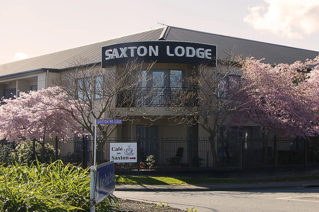 Saxton Lodge