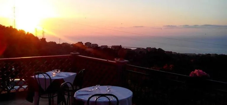 Red Hotel SantElia